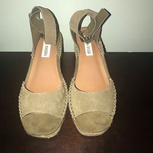Steve Madden Olive green sandle